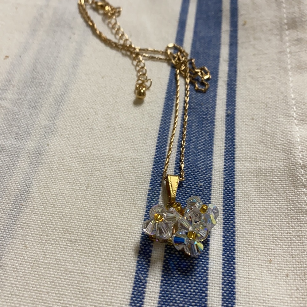 Floral beaded heart Necklace - Picture 4 of 5